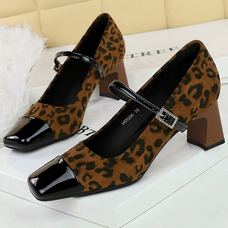 أحذية BIGTREE نسائية بنقشة الف - مراجعة Shoe Tree وسعره